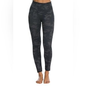 EUC Spanx Camo slimming side seam high waist Leggings army green camouflage